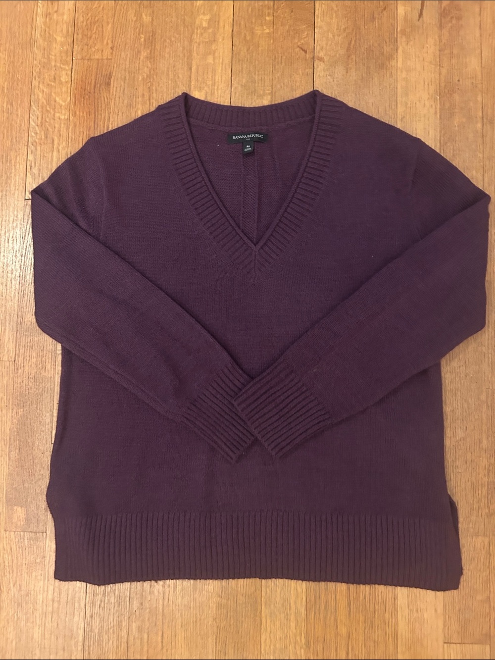 Banana Republic Cozy Women’s V-Neck Sweater - Plum